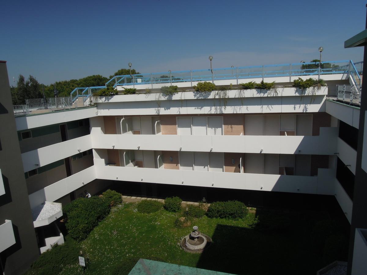 Gemini Apartment *